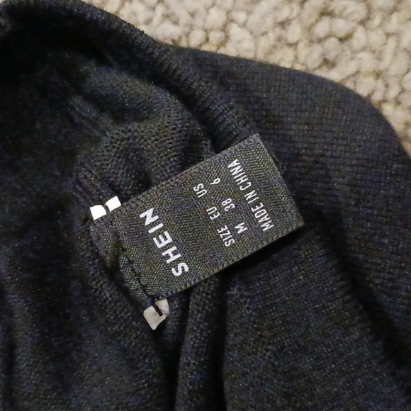 🤑 SHEIN SXY color block slim sweater - Picture 4 of 4